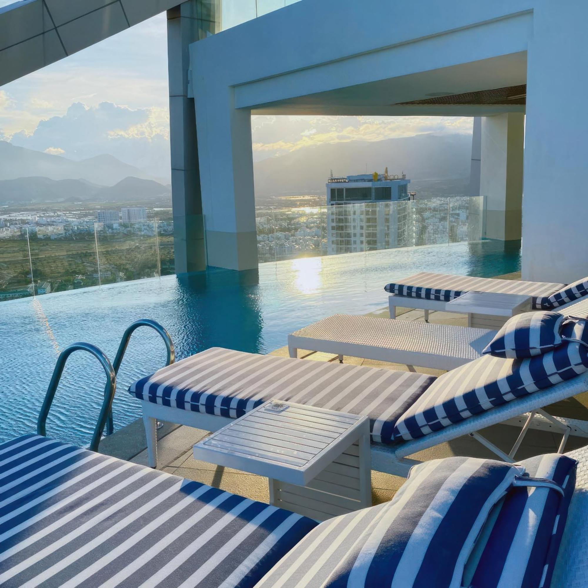 Coastal Panorama Oceanfront Suites Nha Trang Eksteriør billede